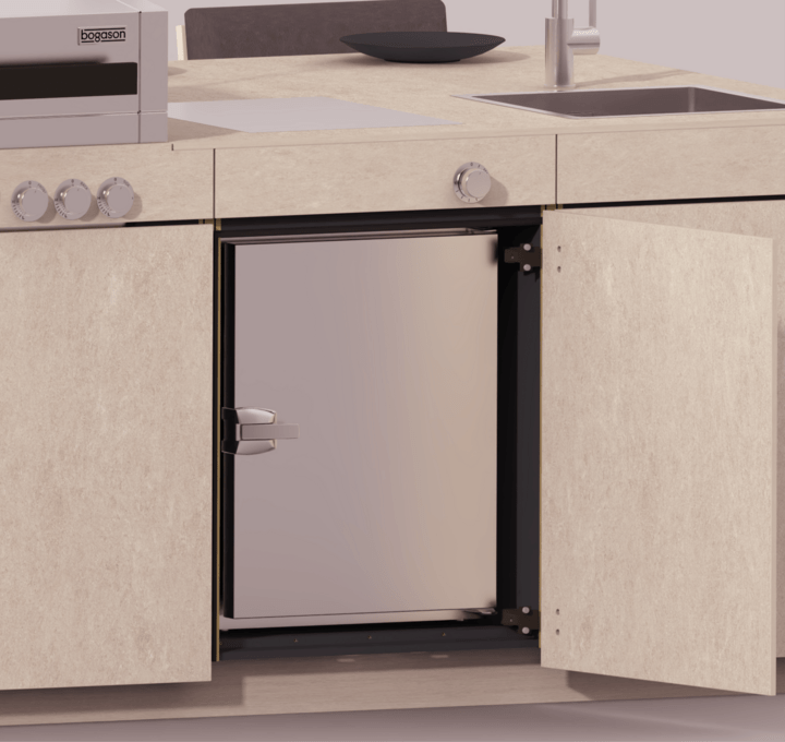 Kühlschrank integriert in der Keramikküche